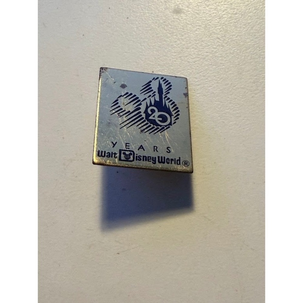 Vintage Walt Disney World 20 Years Anniversary Lapel Pin Gold Tone Blue Cast